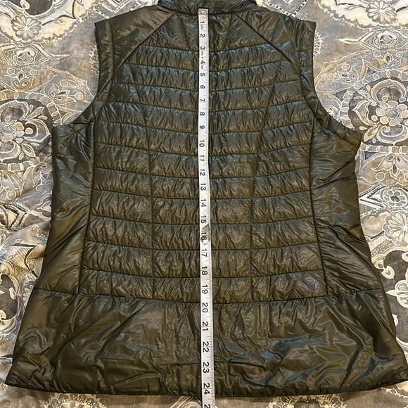 NWT Mountain Hardware Ghost Shadow Vest - Picture 11 of 14